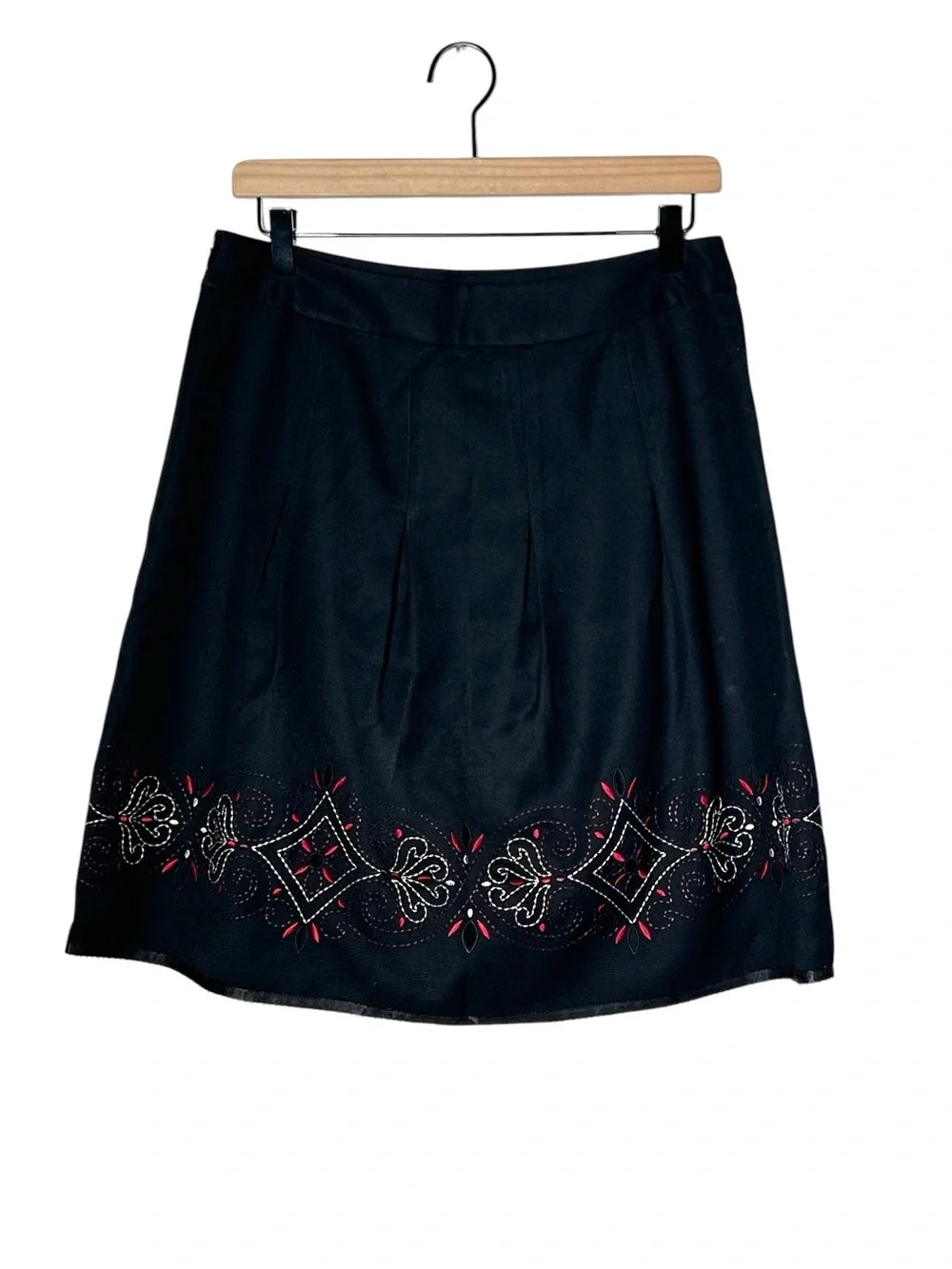Loft black pleated A line skirt size 6 petite 6P B100